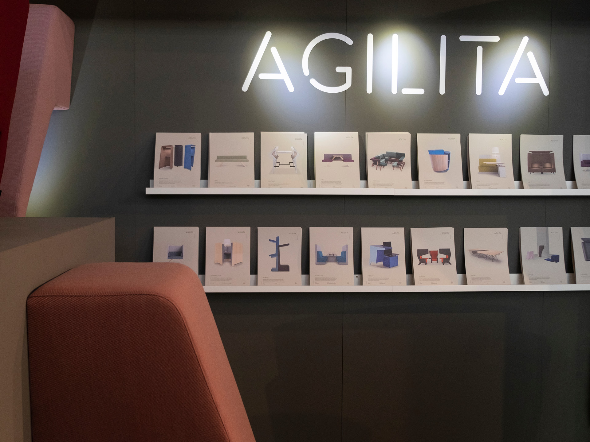 A photo of the Agilita exhibition wall with picture rail and product sheets